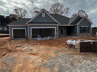 1112 Red Oak Blvd, Loganville, GA 30542