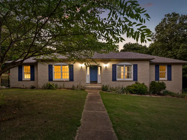 1719 Starboard Dr, Hixson, TN 37343