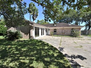 4320 Pine Shadow St, Dickinson, TX 77539
