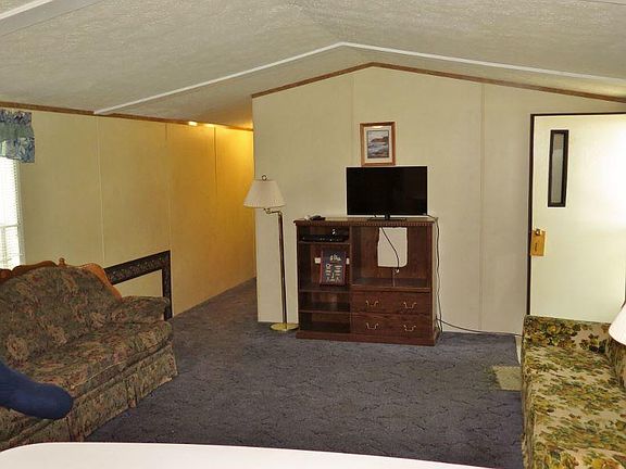 4th image of 24720 McClelland Dr