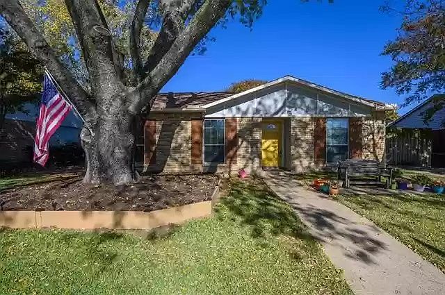 1st image of 466 Willow Springs Dr