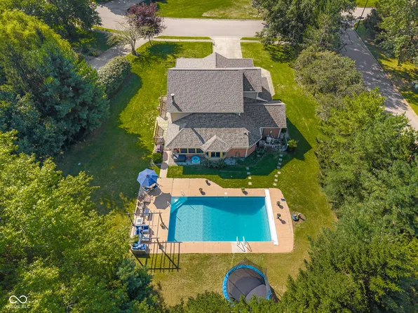 1001 Butternut Dr, Columbus, IN 47201