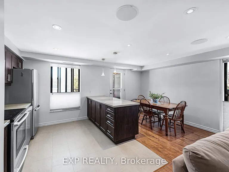 15390 Yonge St #104 — Photo 4