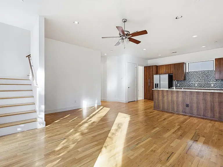 3930 Bowser Ave #10 — Photo 21