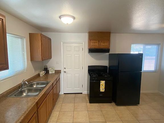 3rd image of 1351 E Oak Ave