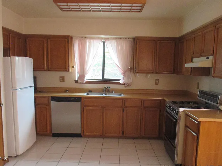 4425 Gen Maloney Cir — Photo 5