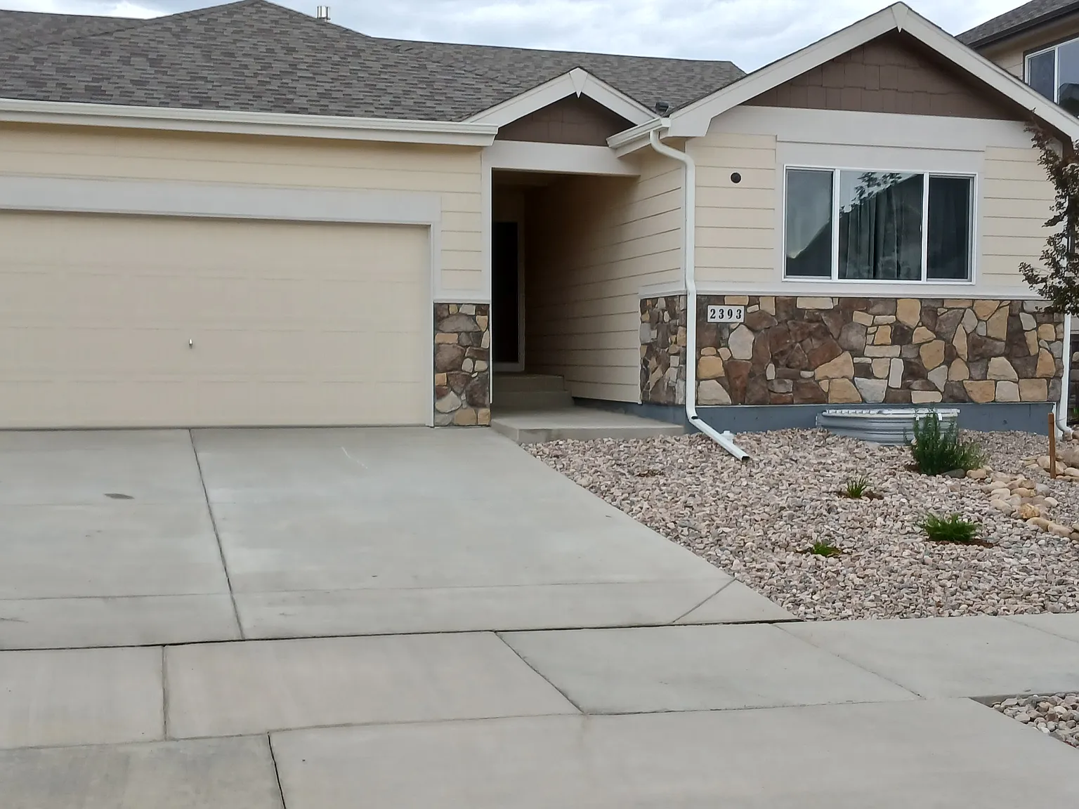 5 bed, 2557 sqft, $2,700 — Photo 1