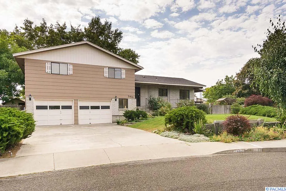 2431 W Klamath Ave photo 1