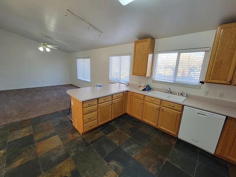 434 E Penney Ave — Photo 6