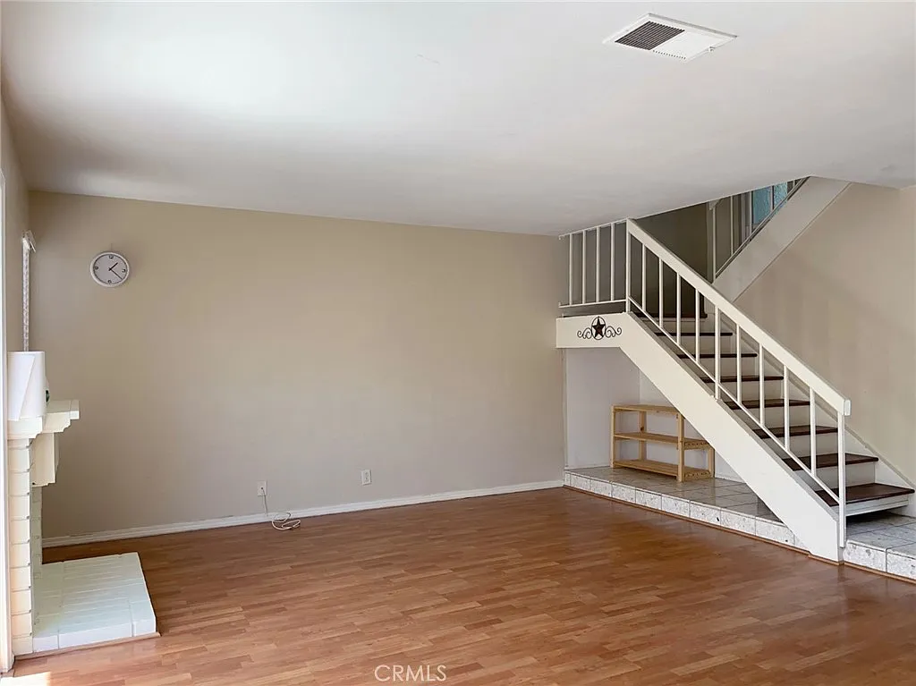 2 bed, 2.5 bath, 1068 sqft, $3,700 — Photo 4
