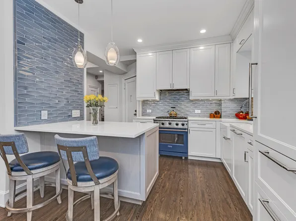 24 West 69th Street image 2 of 17