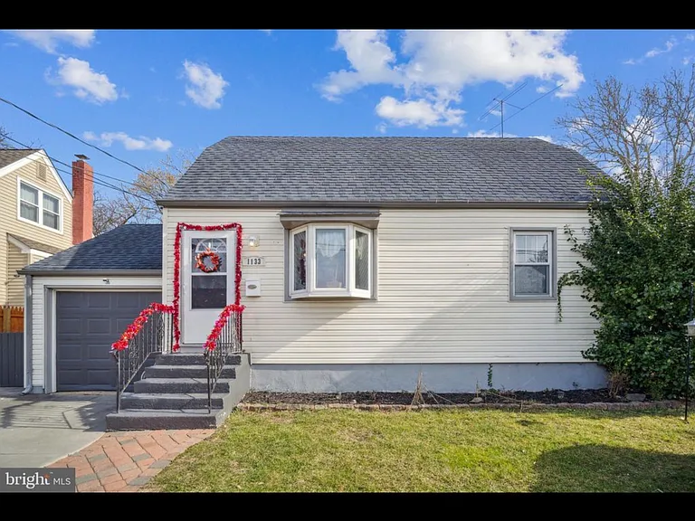 1133 Jefferson Ave — Photo 1