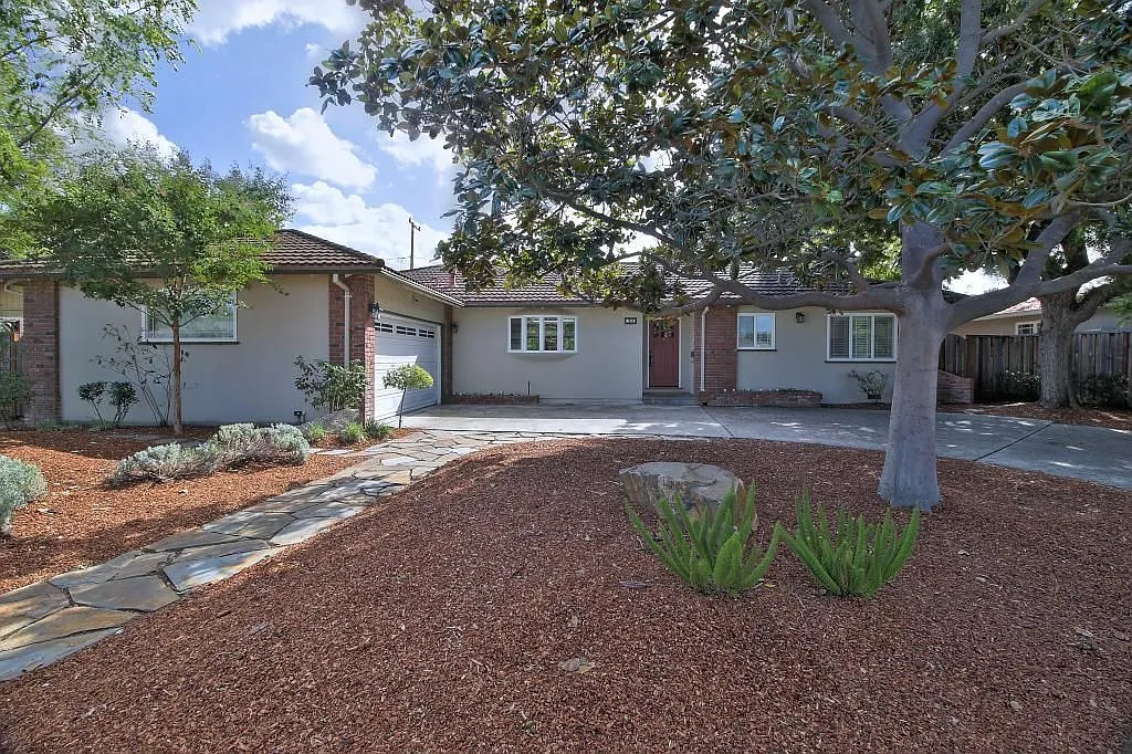 1558 Willow Oaks Dr photo 1