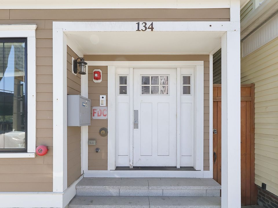 1st image of 134 Chelsea St APT 2