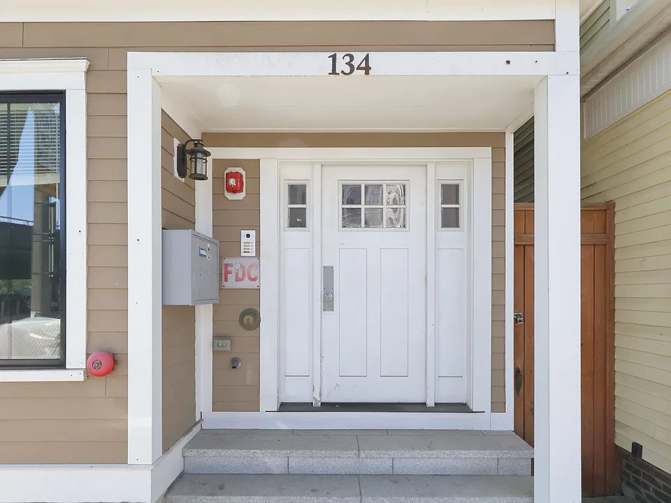 134 Chelsea St #2