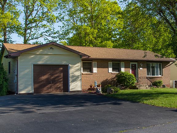 Exterior Front Yard 2