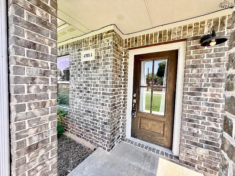 4705 Belair Blvd — Photo 2