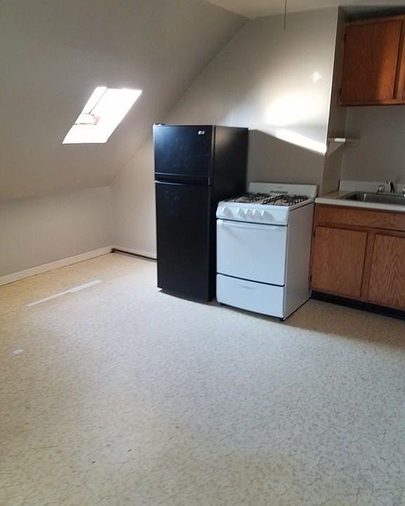 2nd image of 40 Jefferson St APT 9