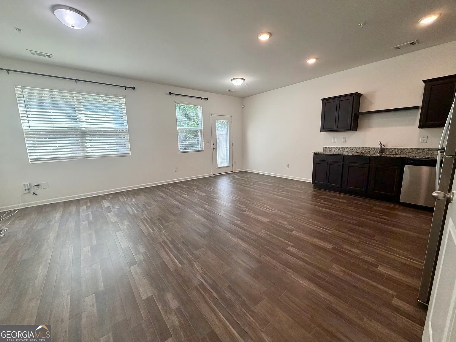 2 bed, 2.5 bath, 1589 sqft, $2,500 — Photo 2