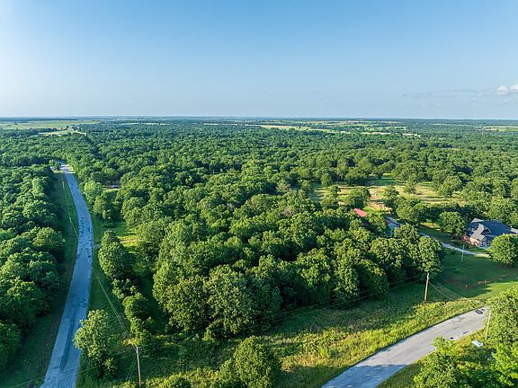 3rd image of 2 Ranchland Rd