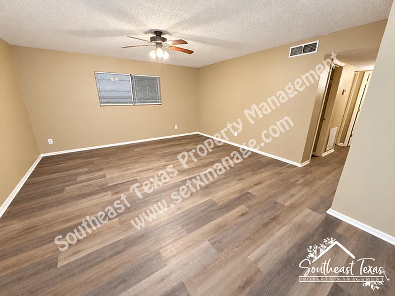 2 bed, 1.0 bath, 890 sqft, $950 — Photo 2