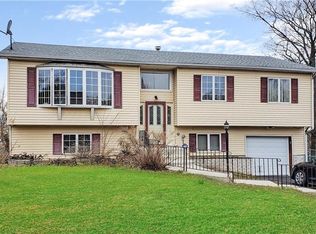 10 Twin Wells Ct, Middletown, NY 10940