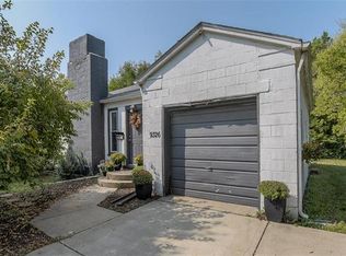 9326 Park St, Lenexa, KS 66215