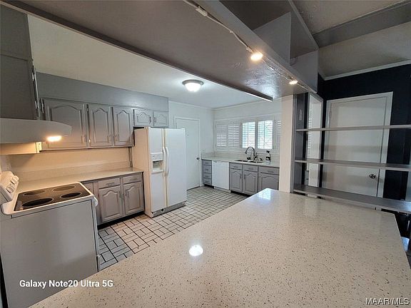 5th image of 901 Parkwood Dr