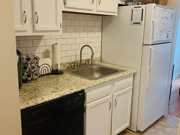 4th image of 7 Louisburg Sq APT 10
