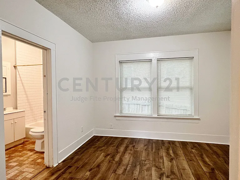 607 Woodbine Ave — Photo 5