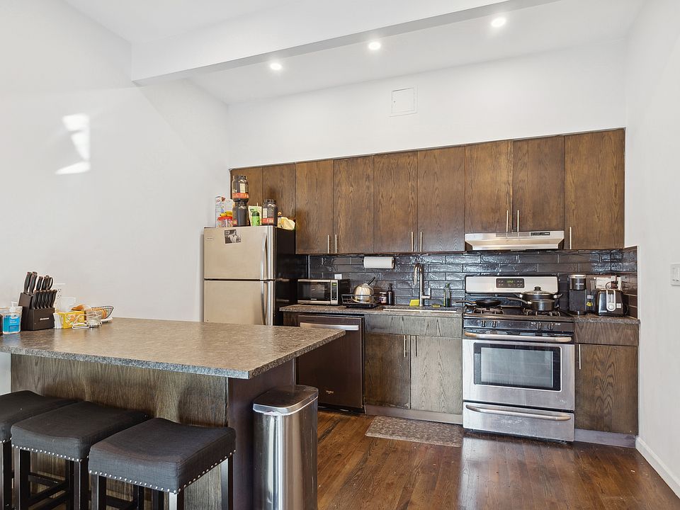 1st image of 131 N 6th St APT 5