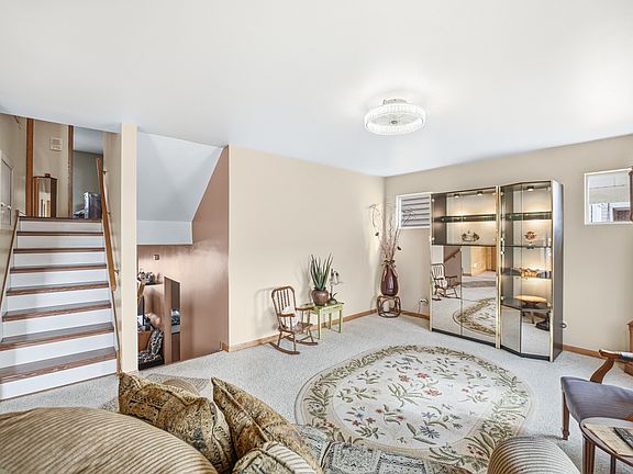 3rd image of 6158 W 60th St