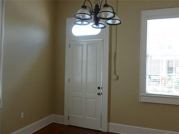 3rd image of 939 Bartholomew St