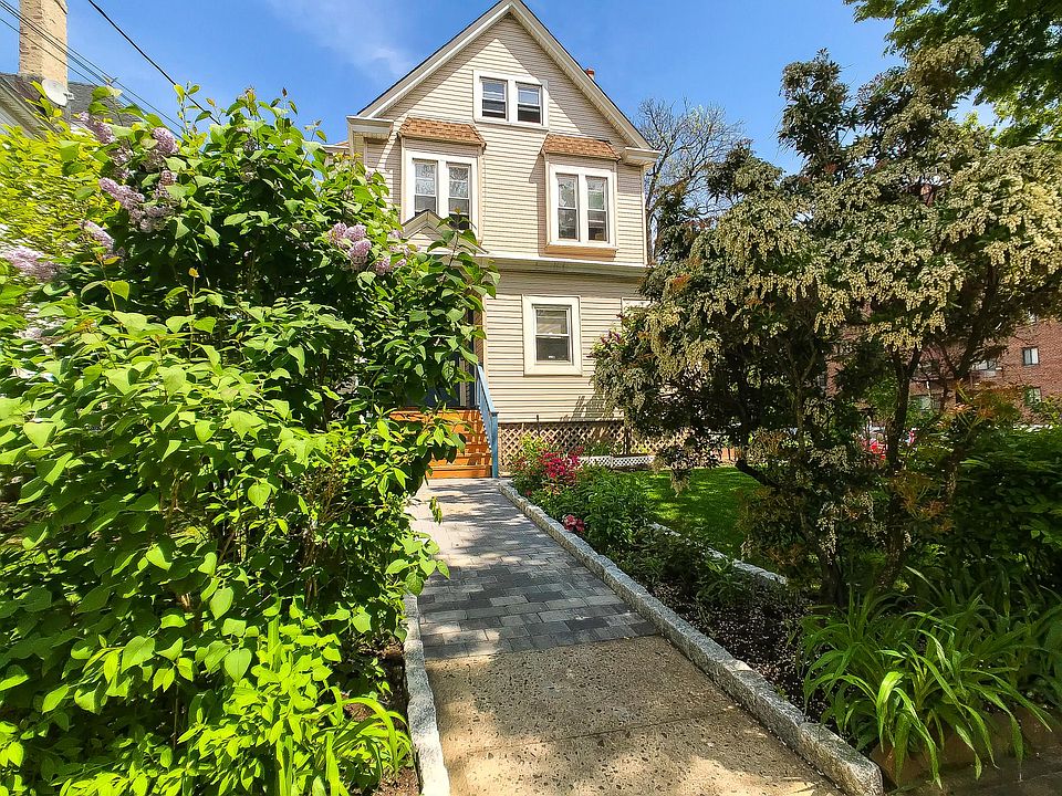 Welcome Home to 17 Cottage Avenue in Mount Vernon, Ny.
