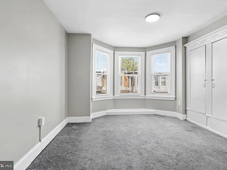 4038 N 8th St — Photo 12