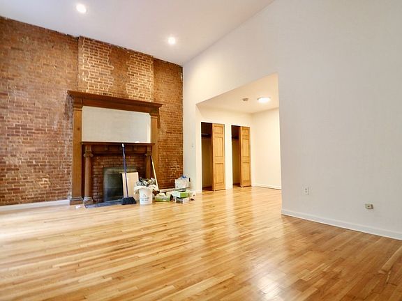 3rd image of 116 W 73rd St APT 1B