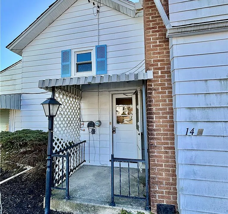 14 W Main St