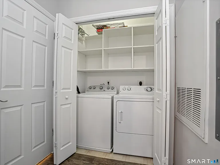 35 W Broad St #404 — Photo 17