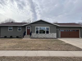 1725 Riverview Dr, Huron, SD 57350