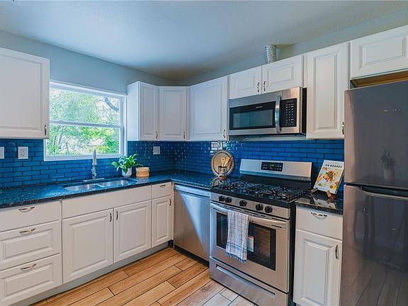 5th image of 5034 Ottawa St