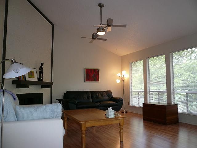 Living, fireplace
