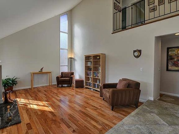 2nd image of 1083 Clematis Dr