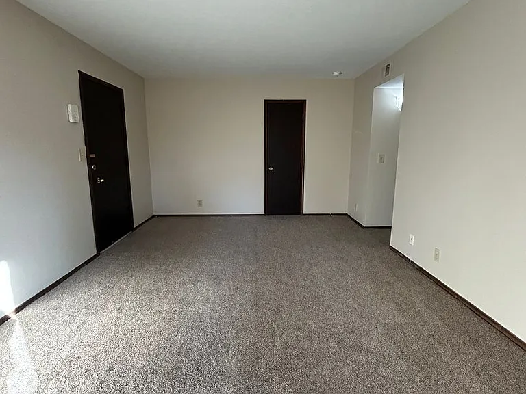 915 N 48th Ave — Photo 3
