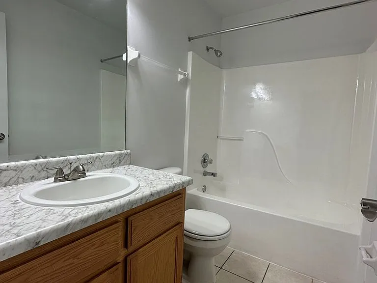 Fountain Square Apartments — Photo 26