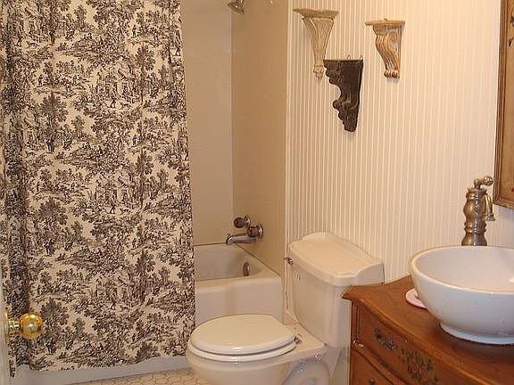 Main floor bathroom