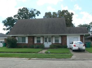 1904 Green Oak Dr, Terrytown, LA 70056