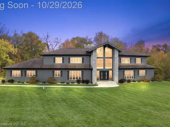 9551 Oak Pointe Ln, Northville, MI 48167