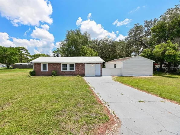 5620 1st St, Zephyrhills, FL 33542