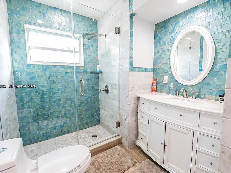 1304 N 40th Ave — Photo 8