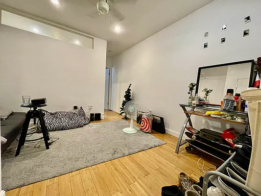 Rented by J Misrahi Realty Corp | media 10